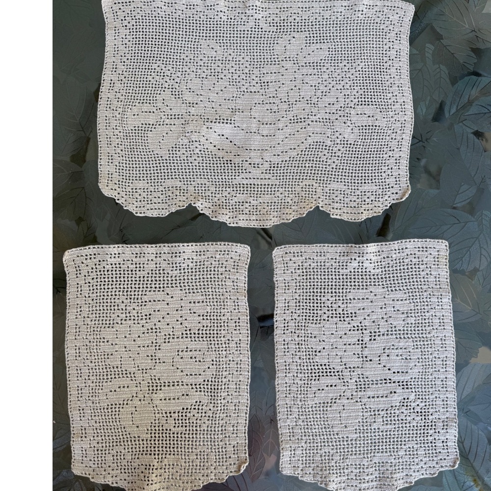 Vintage Filet Crochet Parrot Antimacassar Chair Set 3 Piece Ecru